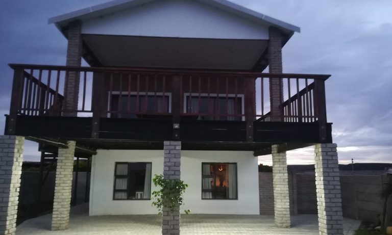 Ikhumba Self Catering Unit a few minutes from the Addo Elephant Park